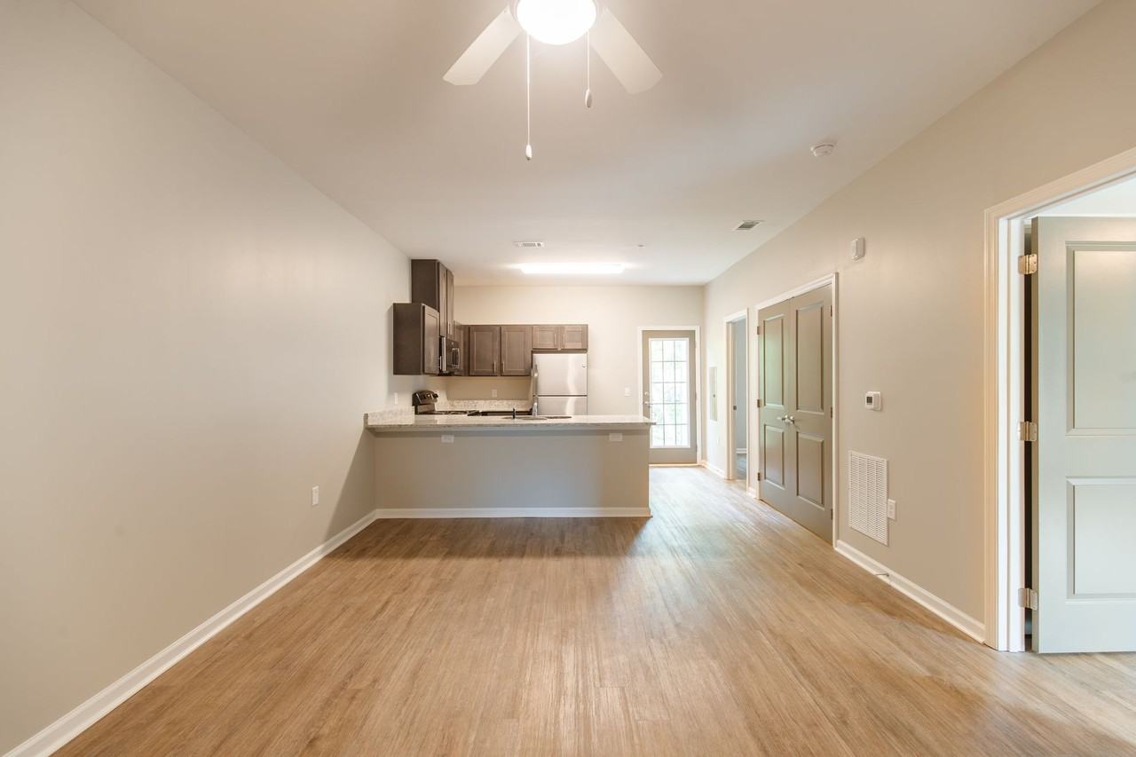 1023 1023 W. Gordon  - A1 #A1 - Photo 7 of 33