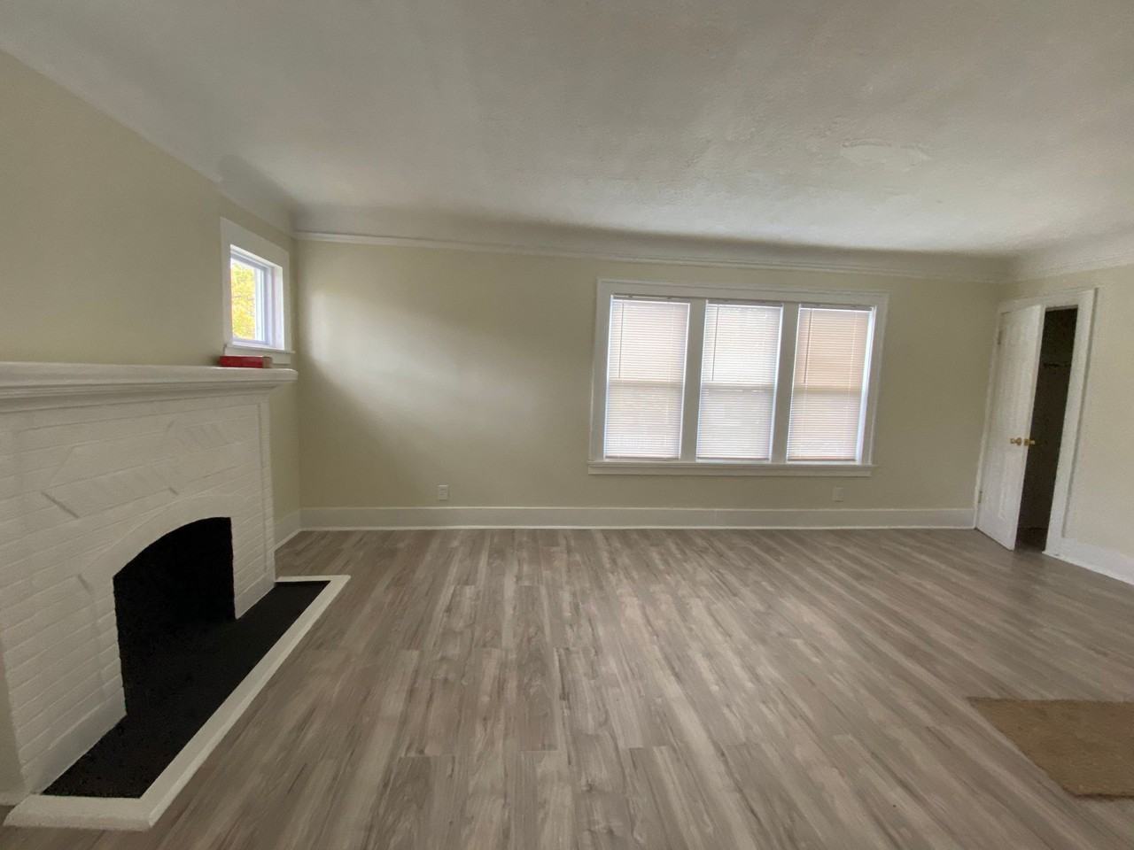 14565 Hubbell St - Photo 3 of 27