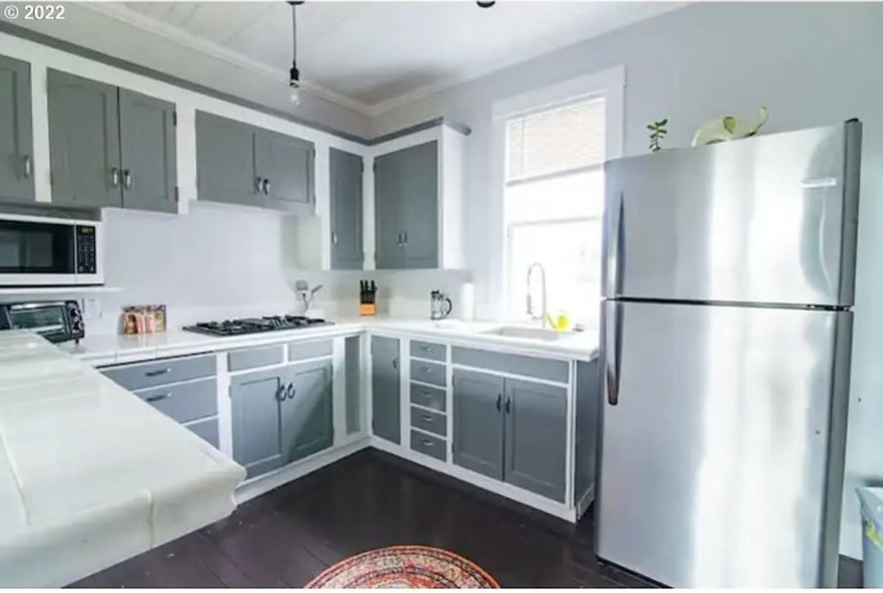 Top Floor One Bedroom with Breathtaking Bridge and River Views! - Photo 3 of 8