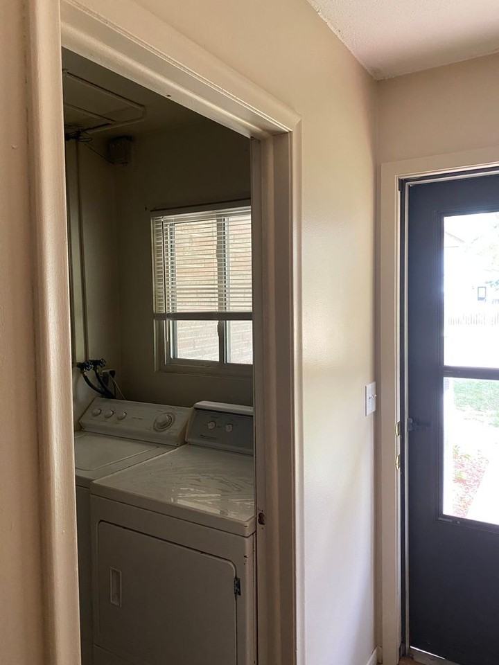 Hillsboro Townhomes - Photo 7 of 17