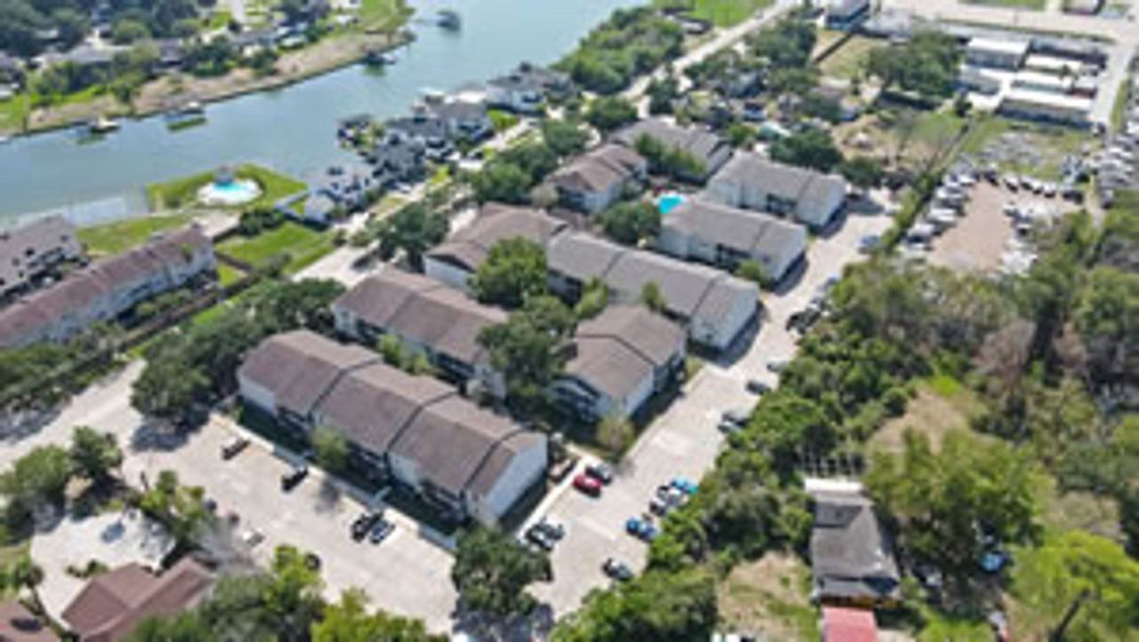 to Grove at Seabrook Apartments! Where great service and