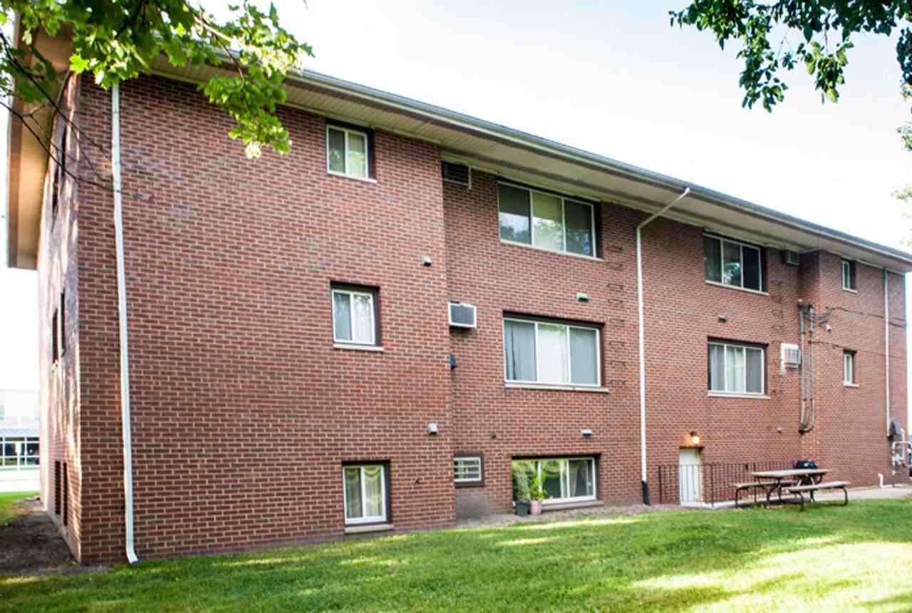 Arlington Apartments - Photo 2 of 14