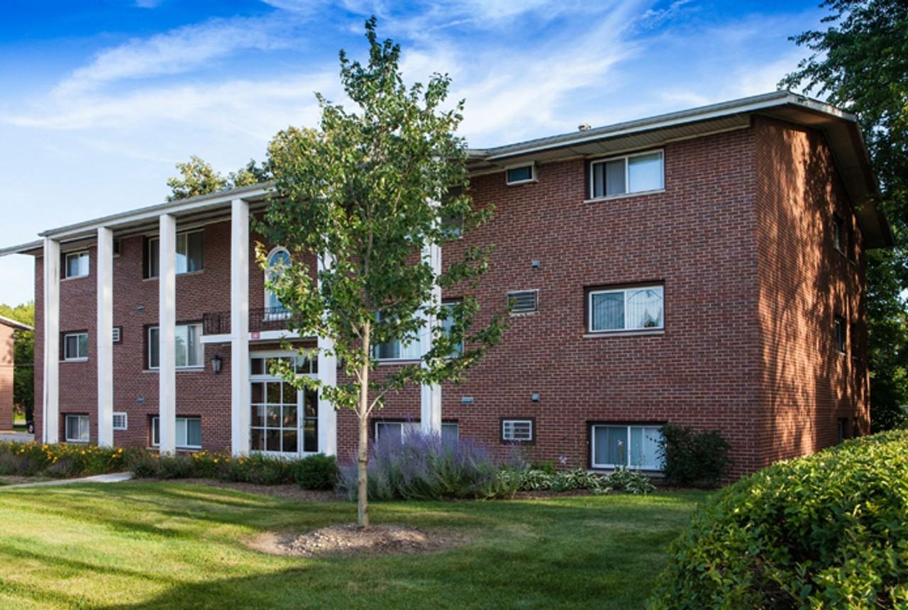 Arlington Apartments - Photo 3 of 14