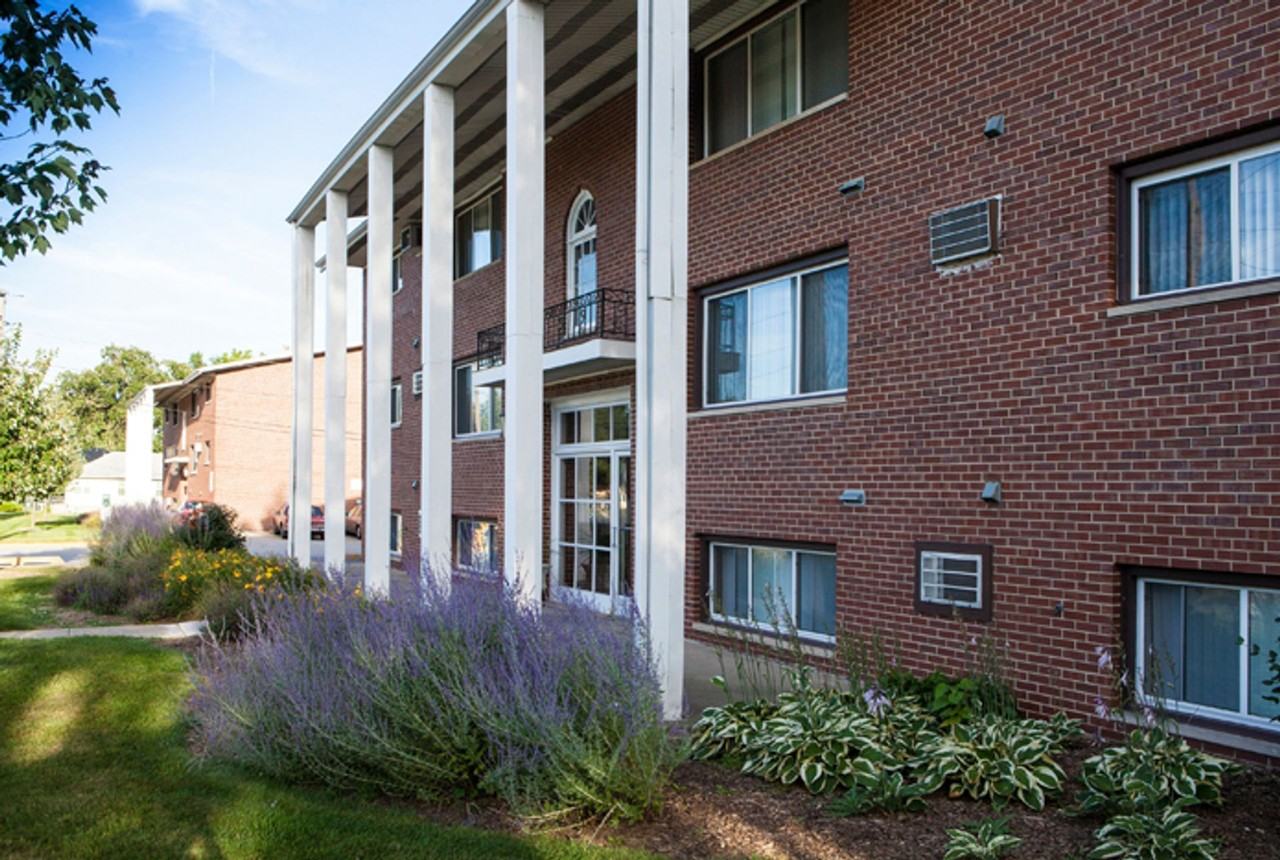 Arlington Apartments - Photo 4 of 14