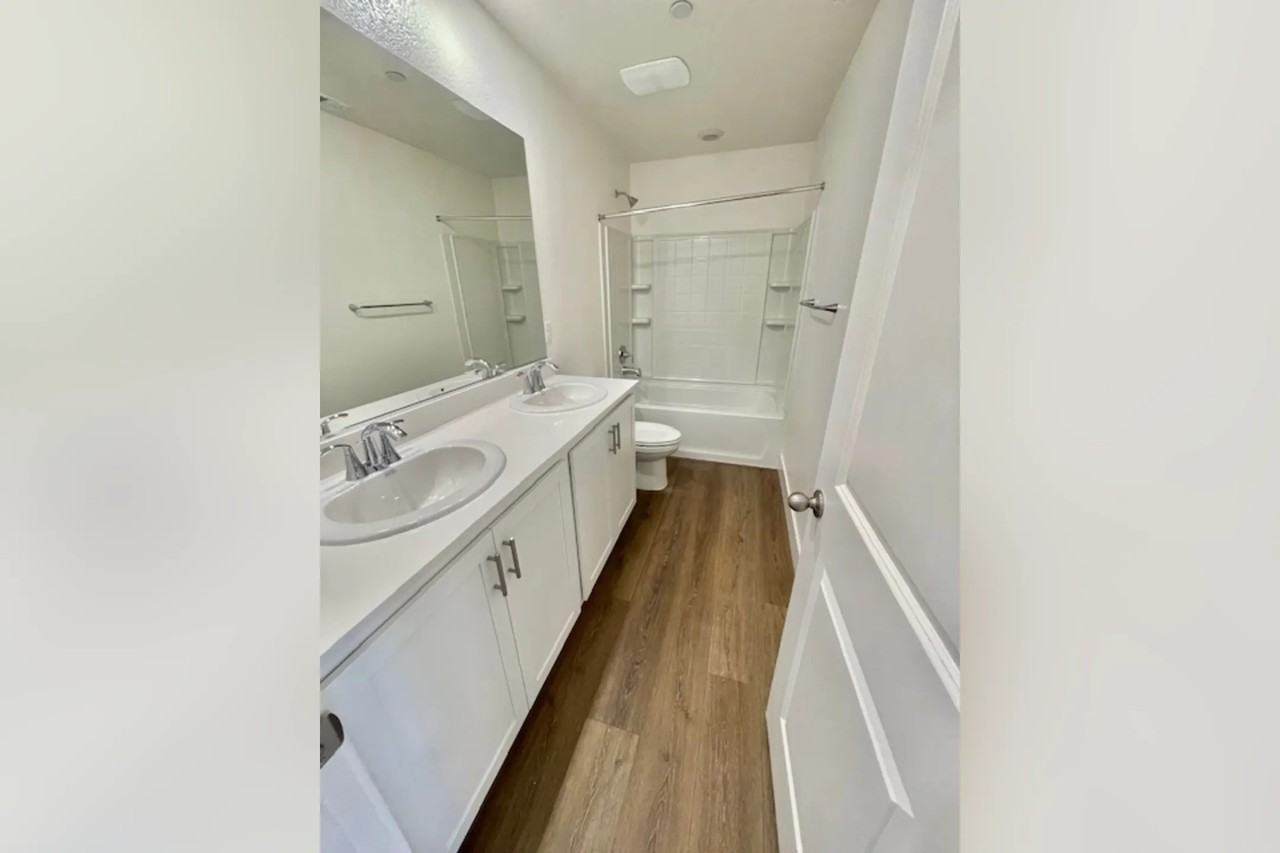 15590 Hedges Dr - Photo 2 of 23