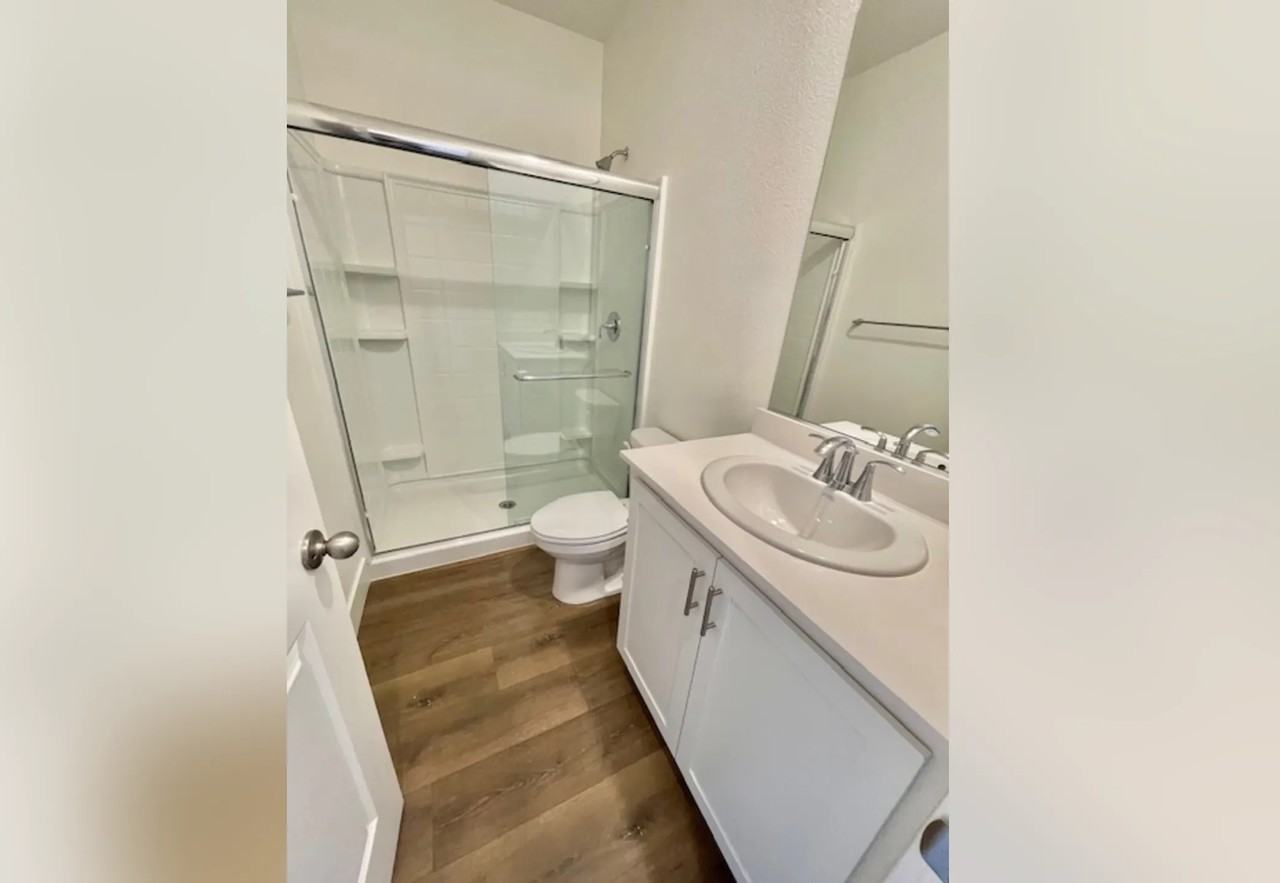 15590 Hedges Dr - Photo 3 of 23