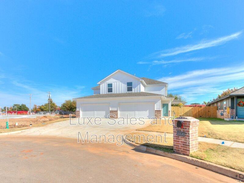 10532 Utica Dr - Photo 3 of 39