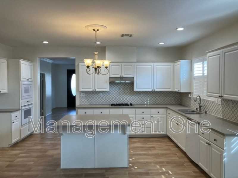 12212 Brianwood Dr - Photo 2 of 25