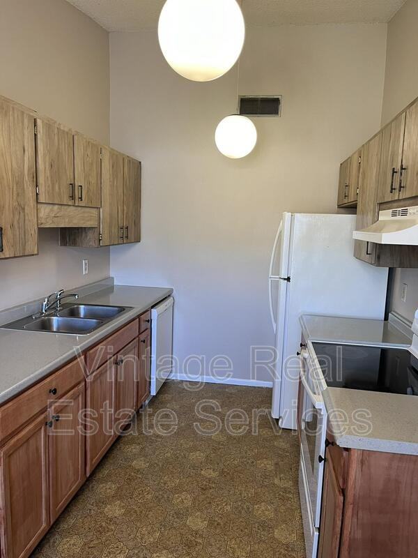7708 Gulf Ct - Photo 3 of 29