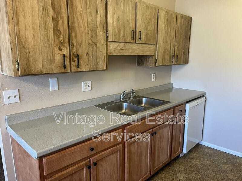 7708 Gulf Ct - Photo 5 of 29