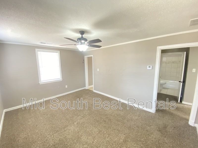 1504 S Montgomery St - Photo 4 of 8