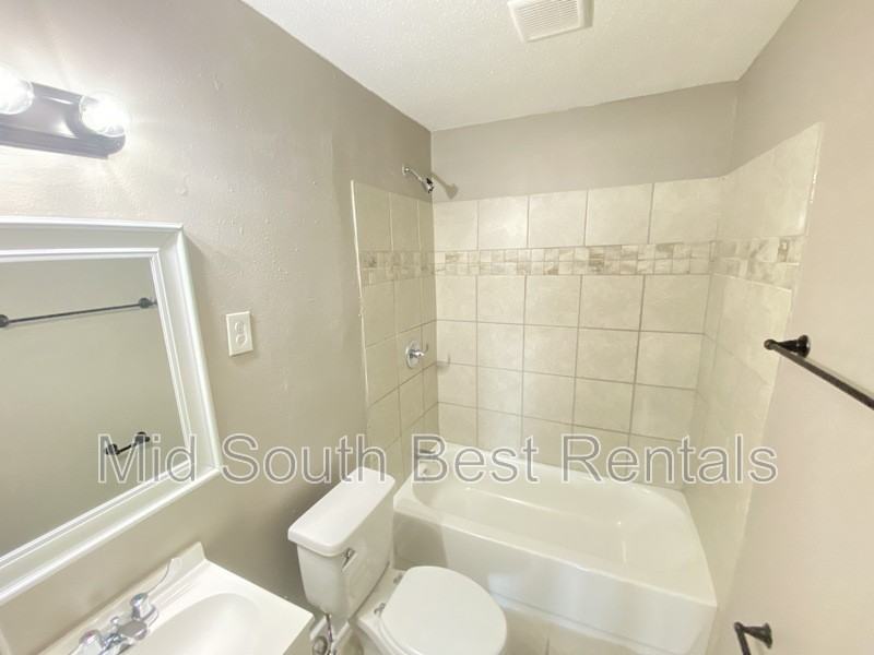 1504 S Montgomery St - Photo 7 of 8