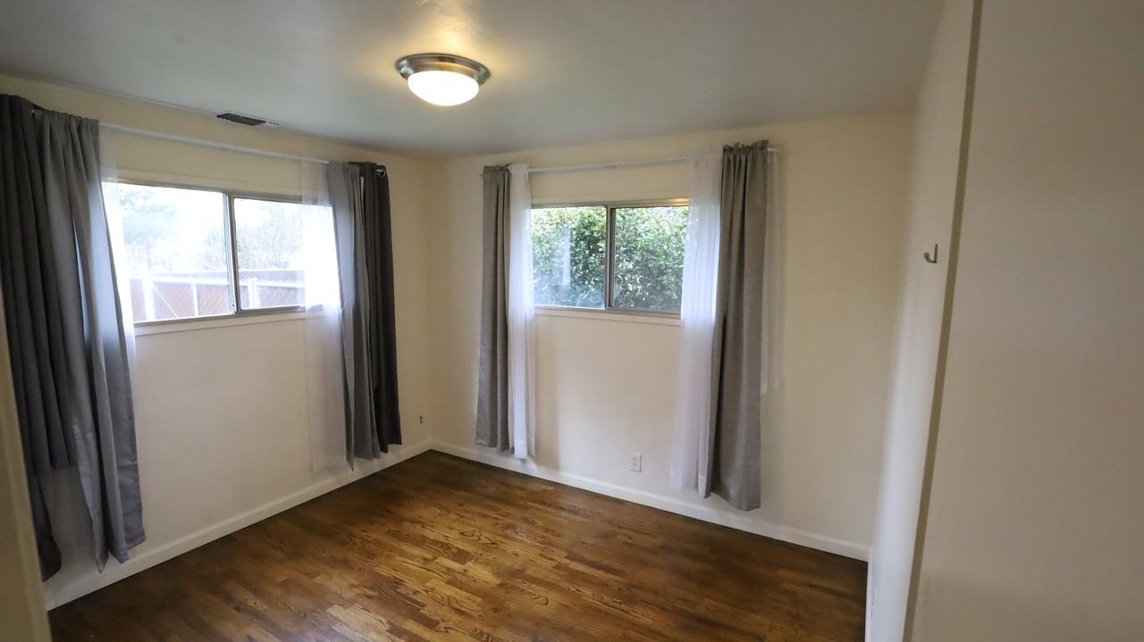 1429 Se Cherry Ln - Photo 7 of 12