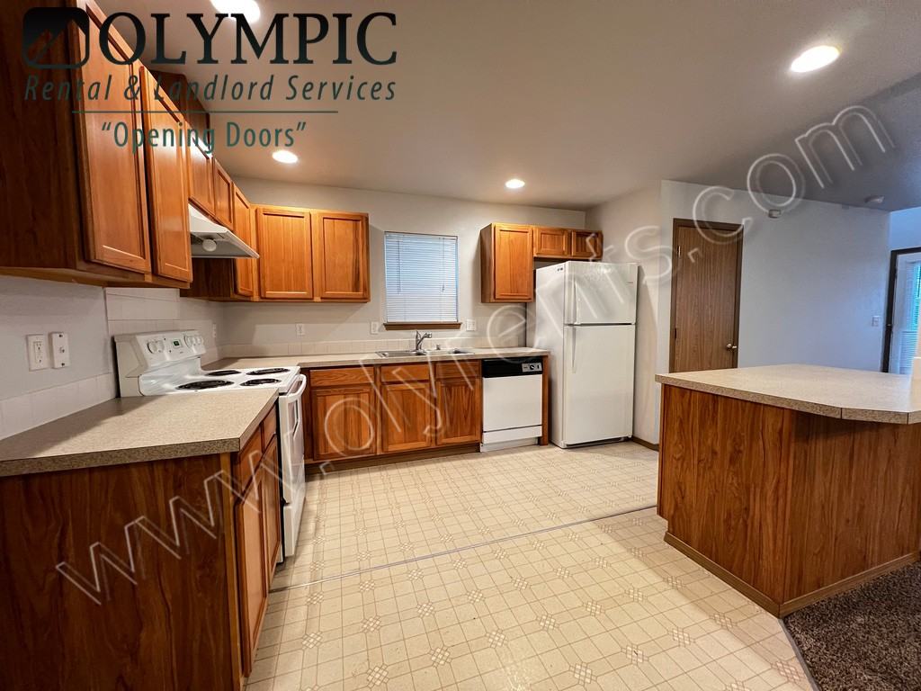 4866 43rd Ln Se - Photo 5 of 25