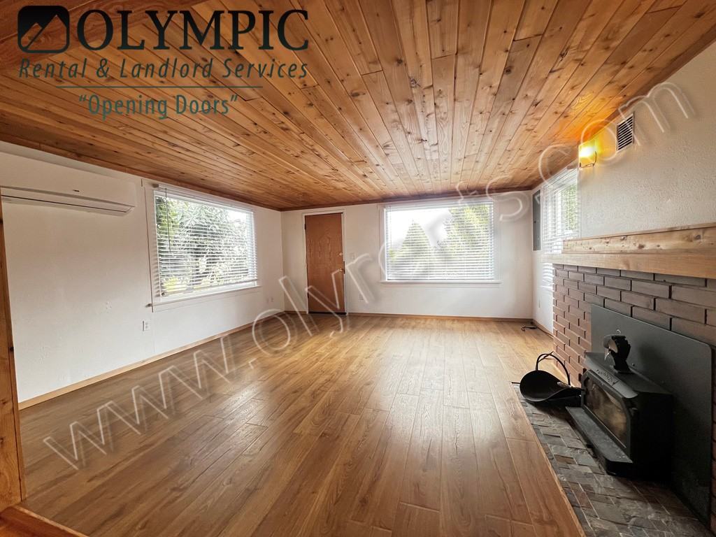 715 Foote St Nw - Photo 3 of 30