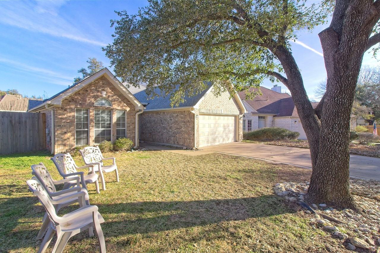 215 Rio Vista Dr - Photo 3 of 30