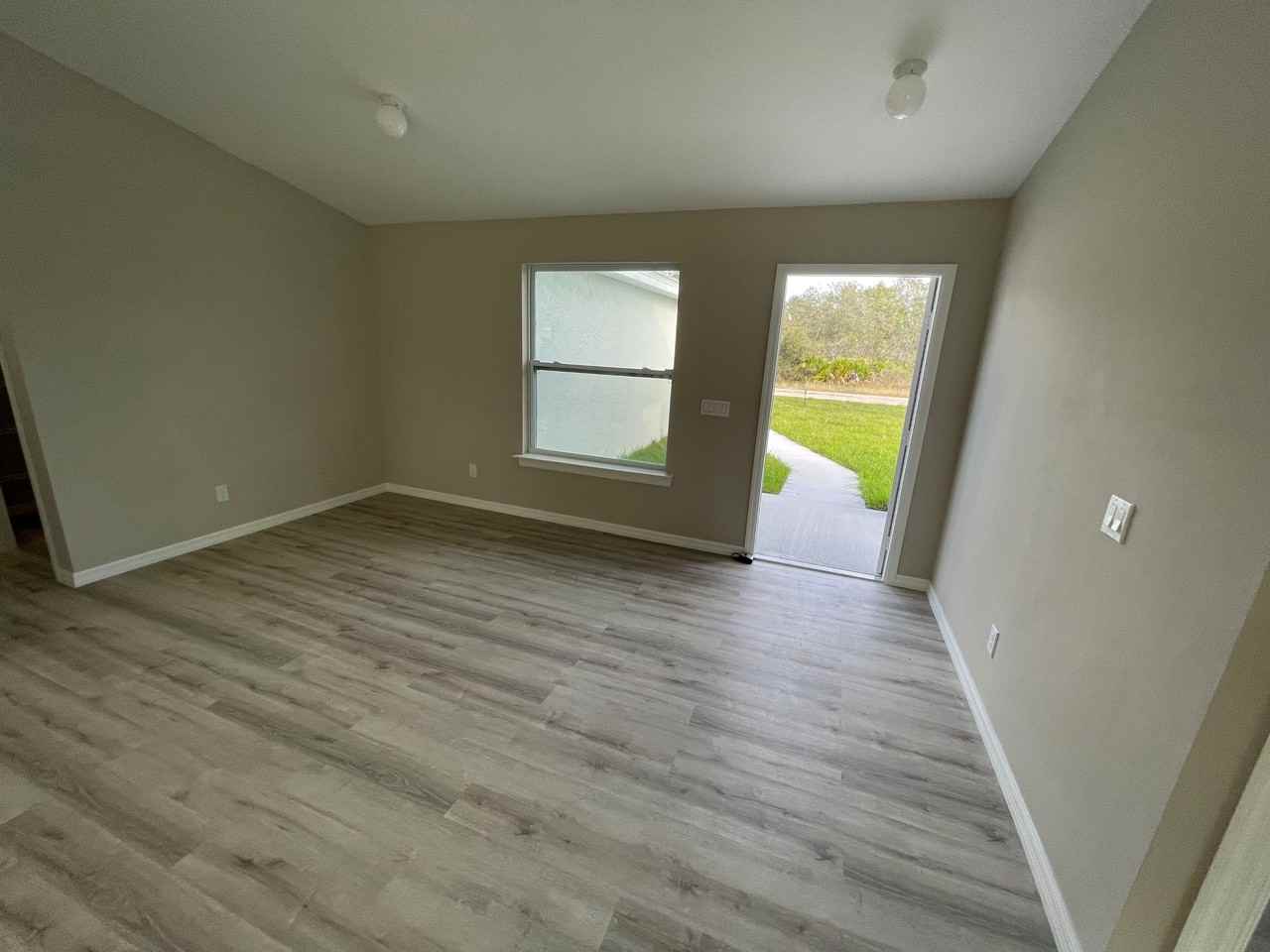 2519 72nd St W - Photo 2 of 20