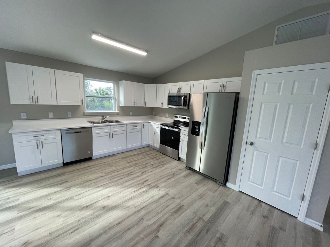 2519 72nd St W - Photo 5 of 20