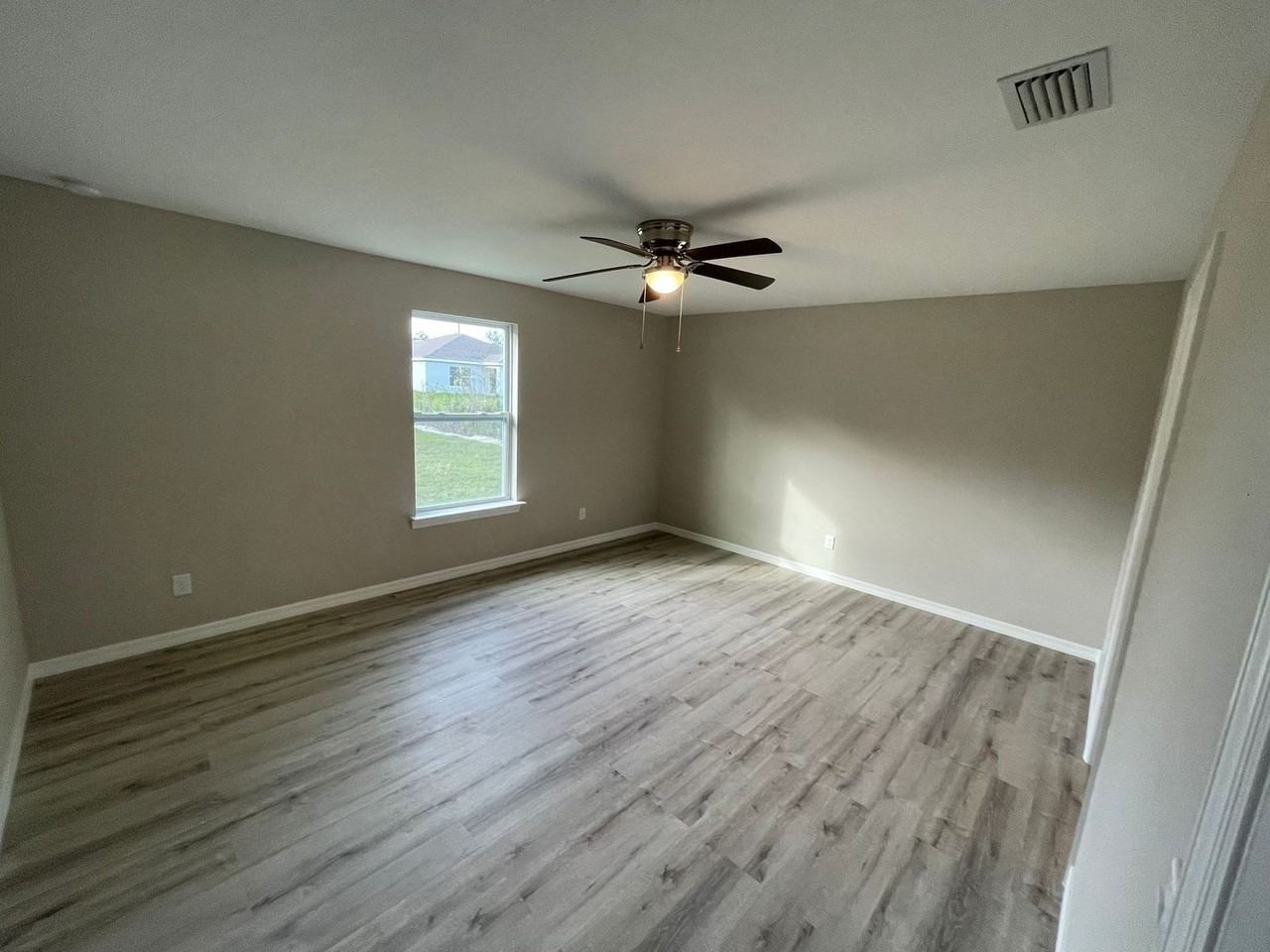 2519 72nd St W - Photo 6 of 20