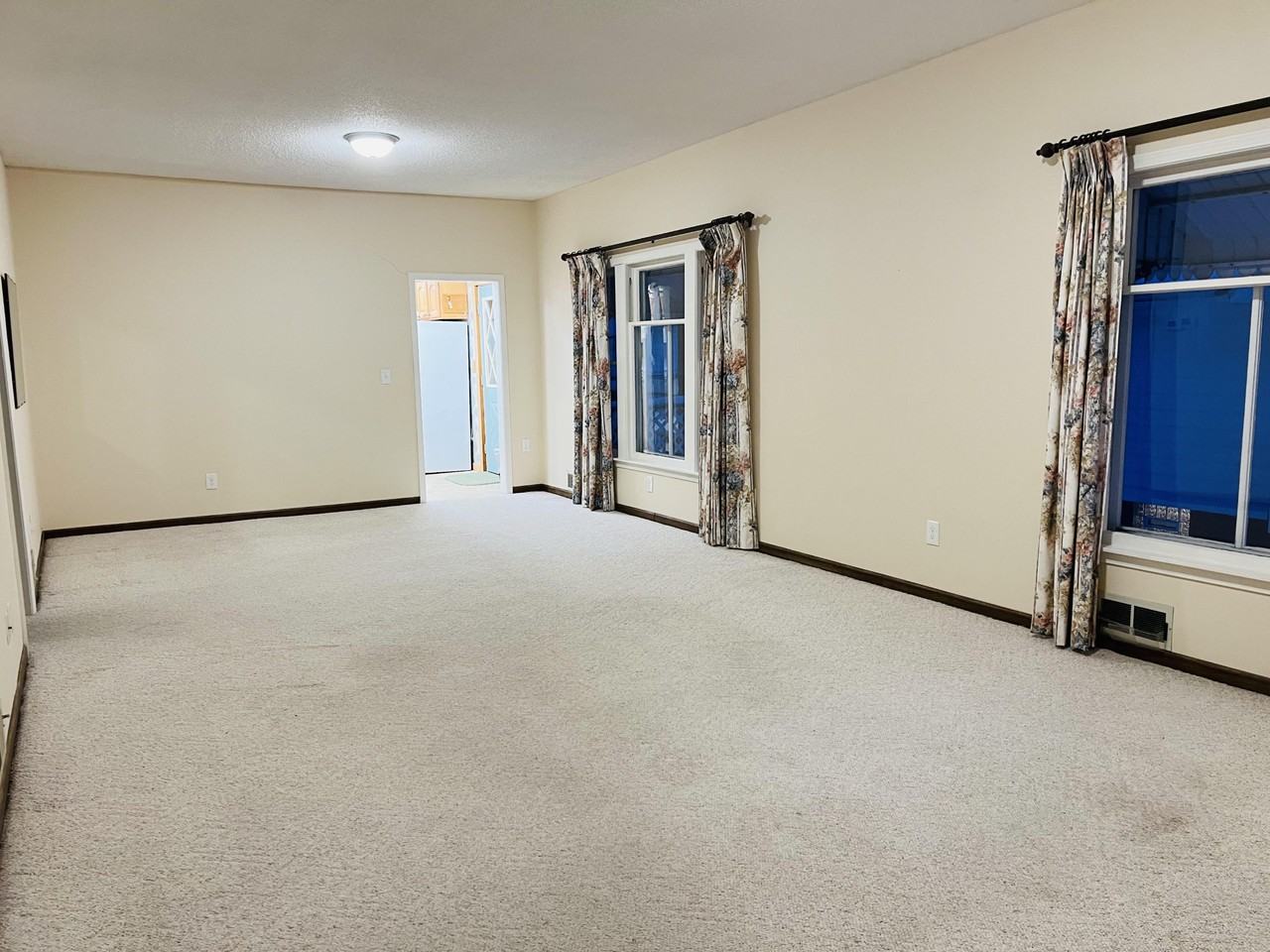 996 Ireland Ave - Photo 3 of 31