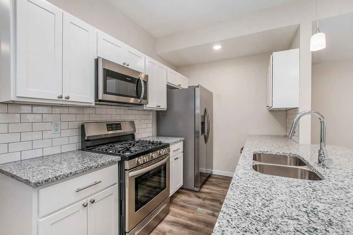 2190 Dowd St - Photo 3 of 28