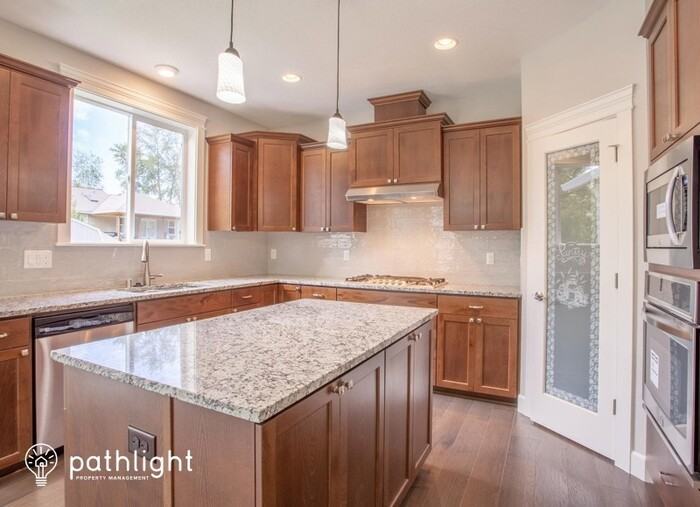 1315 Ne 13th St - Photo 2 of 19