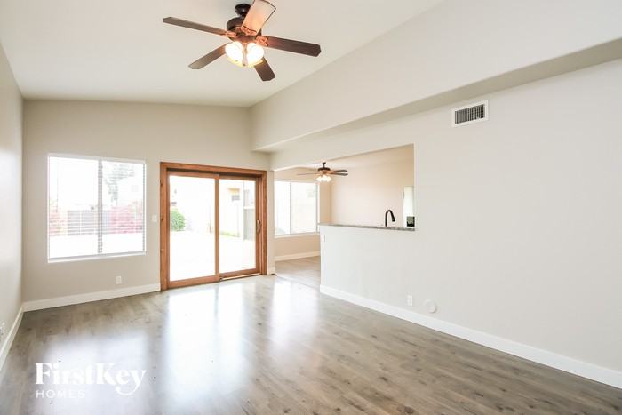 5902 E Norwood St - Photo 3 of 15