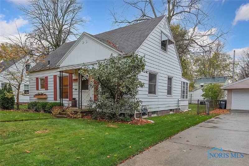 3909 Stannard Dr - Photo 2 of 20