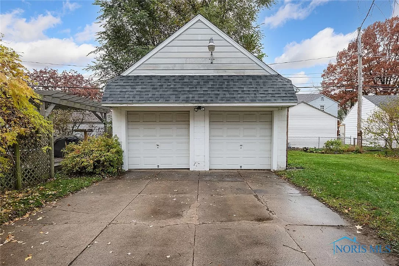 3909 Stannard Dr - Photo 6 of 20