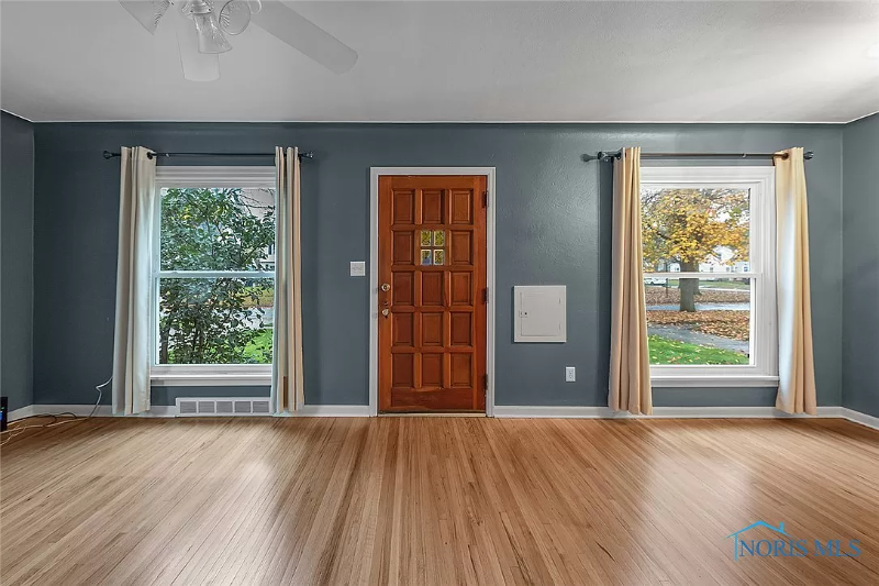 3909 Stannard Dr - Photo 7 of 20