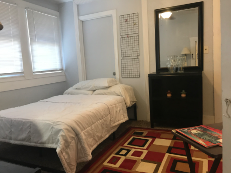 1624 Kentucky Ave - Photo 2 of 5