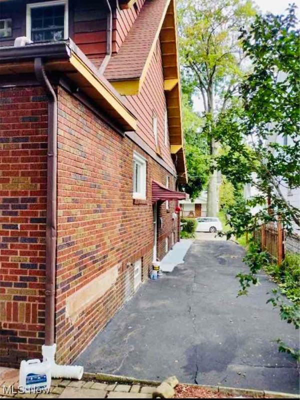 466 Adkins Avenue - Photo 3 of 31