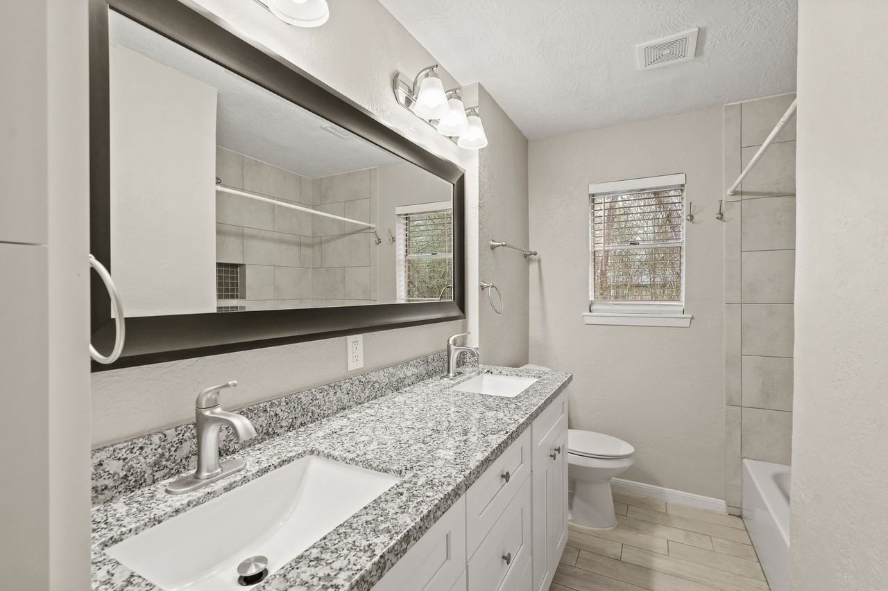 105 Navajo St #1 - Photo 5 of 24