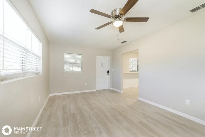 310 Florida Dr - Photo 3 of 16