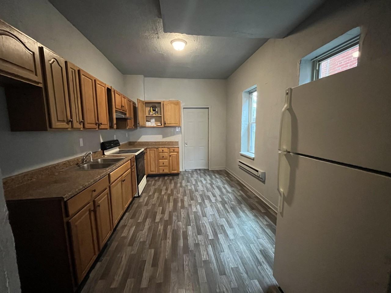 615 W Locust St #1 - Photo 6 of 28
