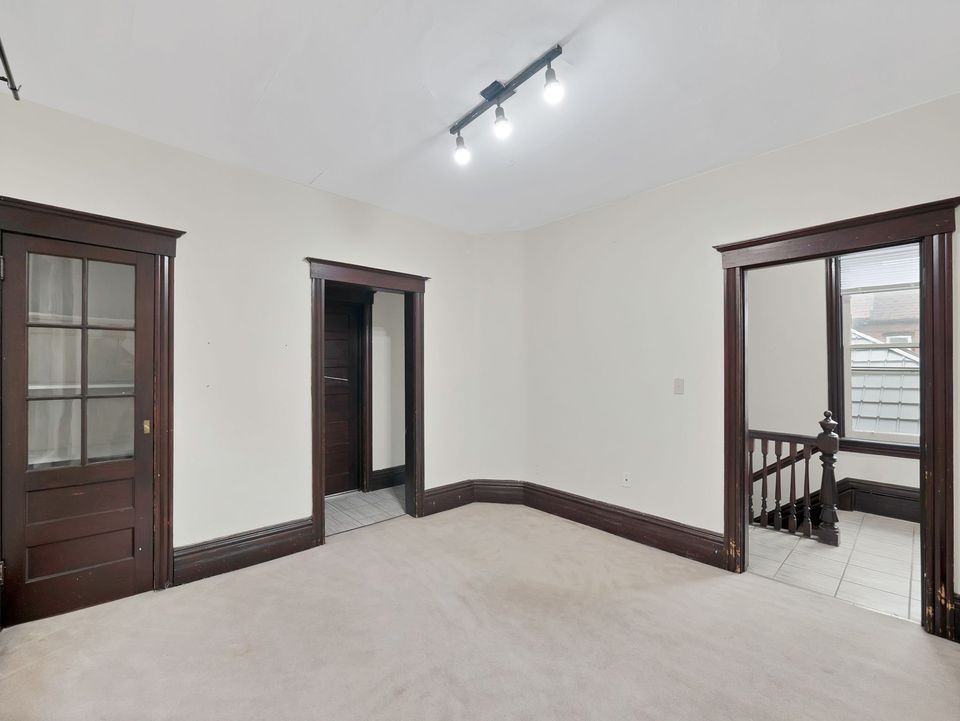 305 Charlton Ave W #2 - Photo 5 of 21