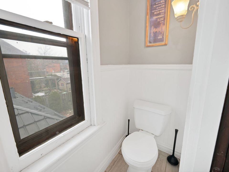 305 Charlton Ave W #2 - Photo 7 of 21