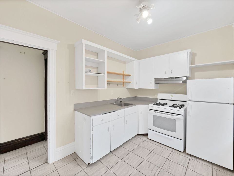 305 Charlton Ave W #2 - Photo 2 of 21
