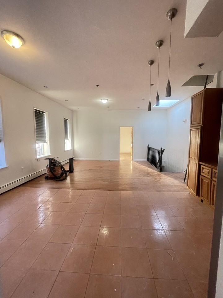 575 Miller Ave - Photo 3 of 9