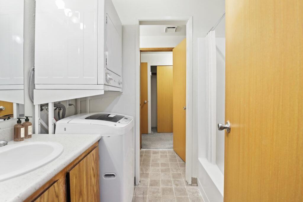 3307 College St Se - Photo 3 of 10