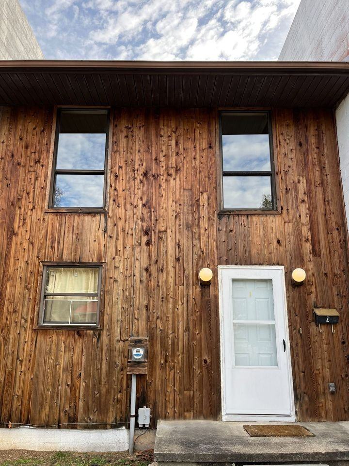 Easy Street Apartments LLC - Photo 2 of 18