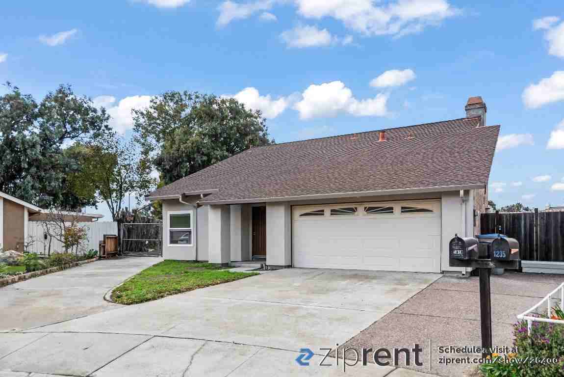 1231 Medley Dr - Photo 2 of 32