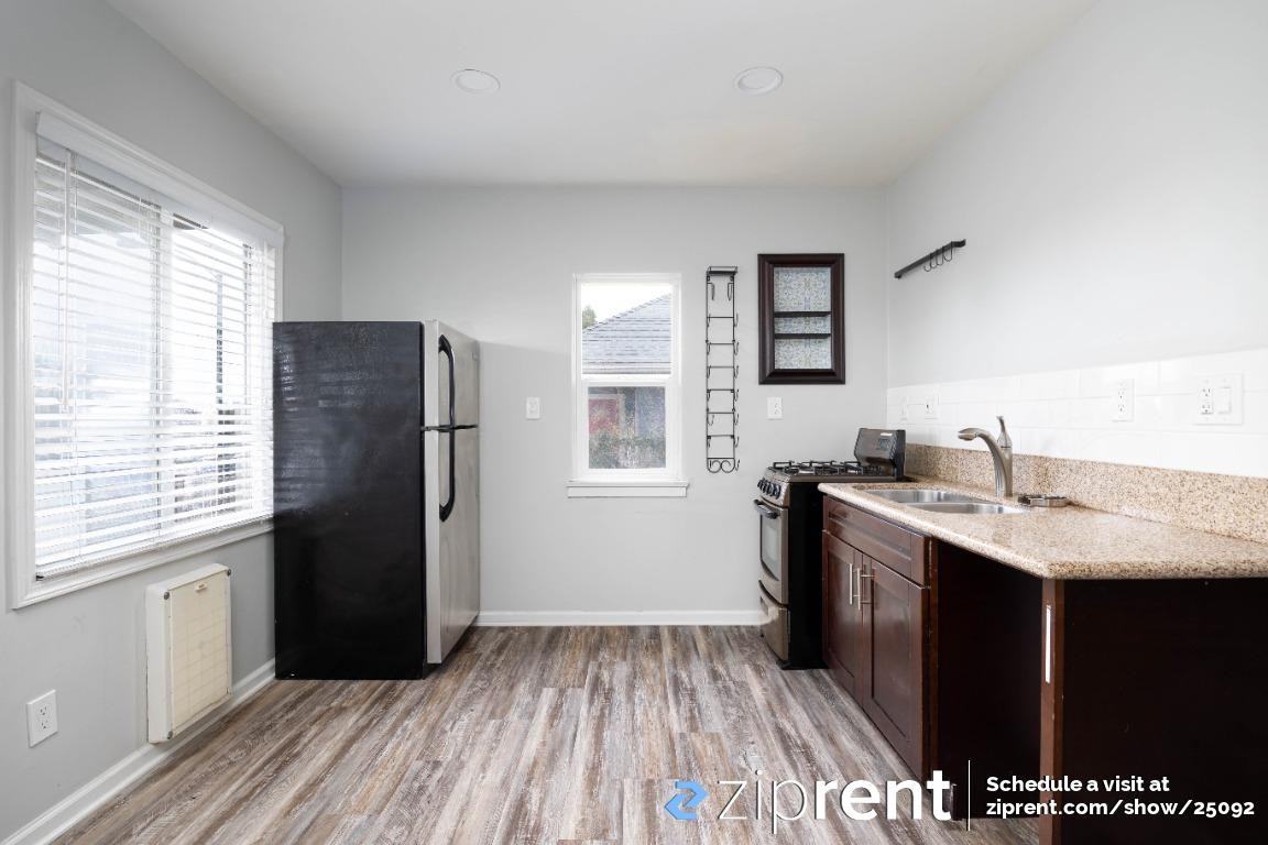 2642 L St - Photo 2 of 16