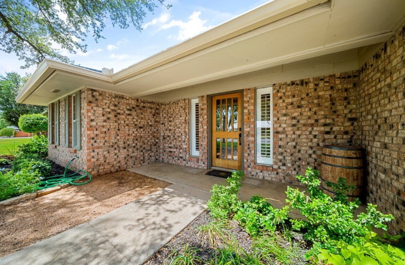 4210 Ferncliff Ave - Photo 2 of 7