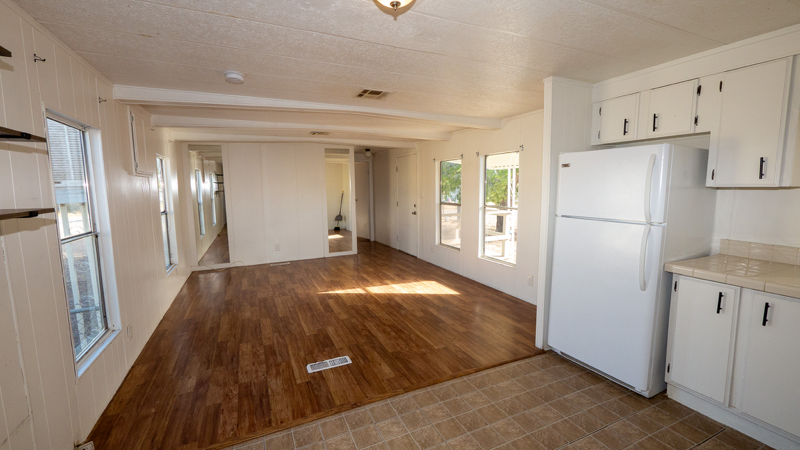 2082 S Nelson Dr - Photo 2 of 16