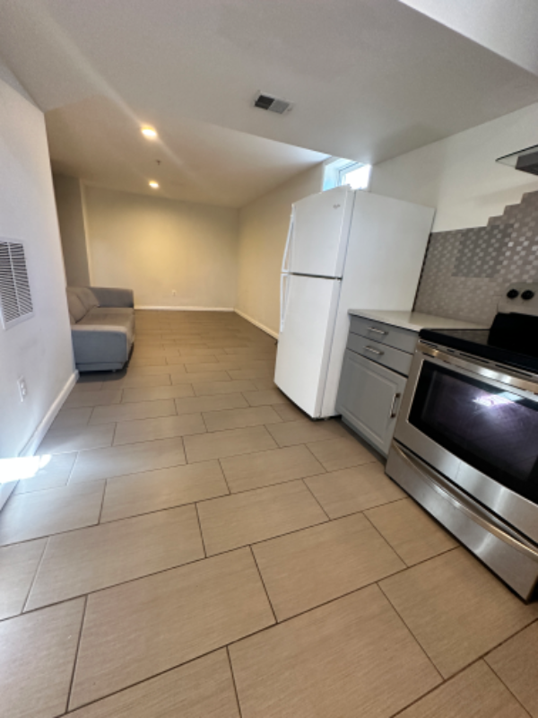 1530 Shellford Ln - Photo 2 of 11