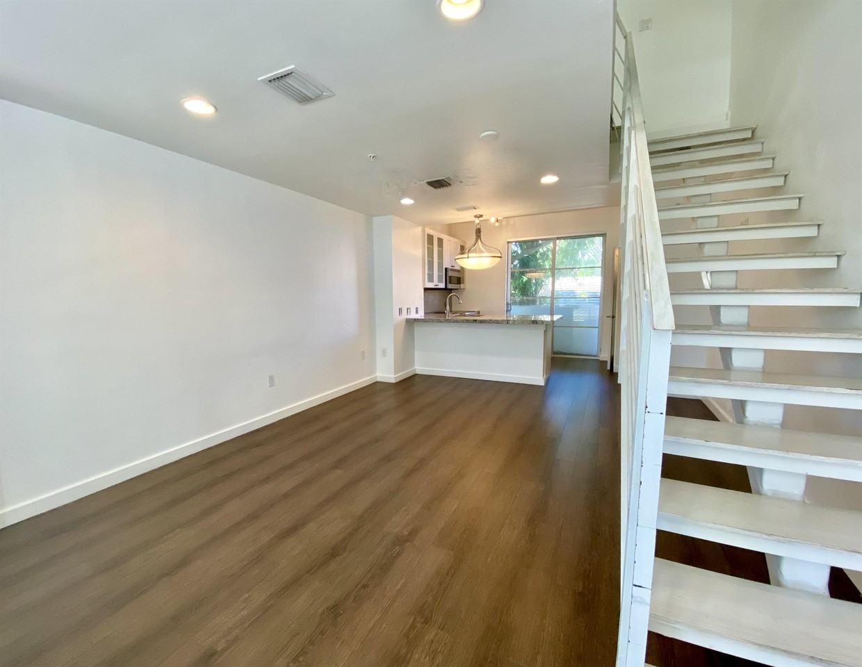 1600 Michigan Ave #8 - Photo 3 of 17