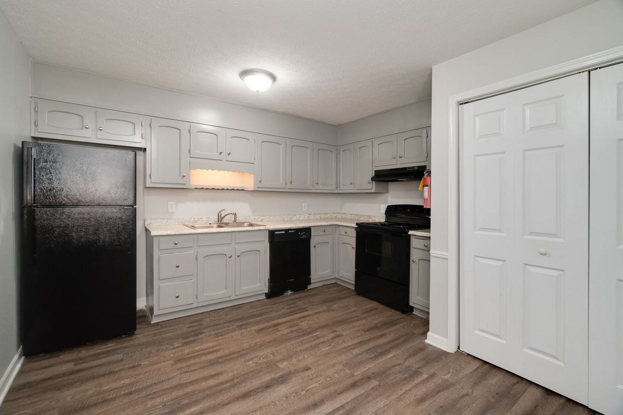 Governor's Court Apartments - Photo 3 of 16