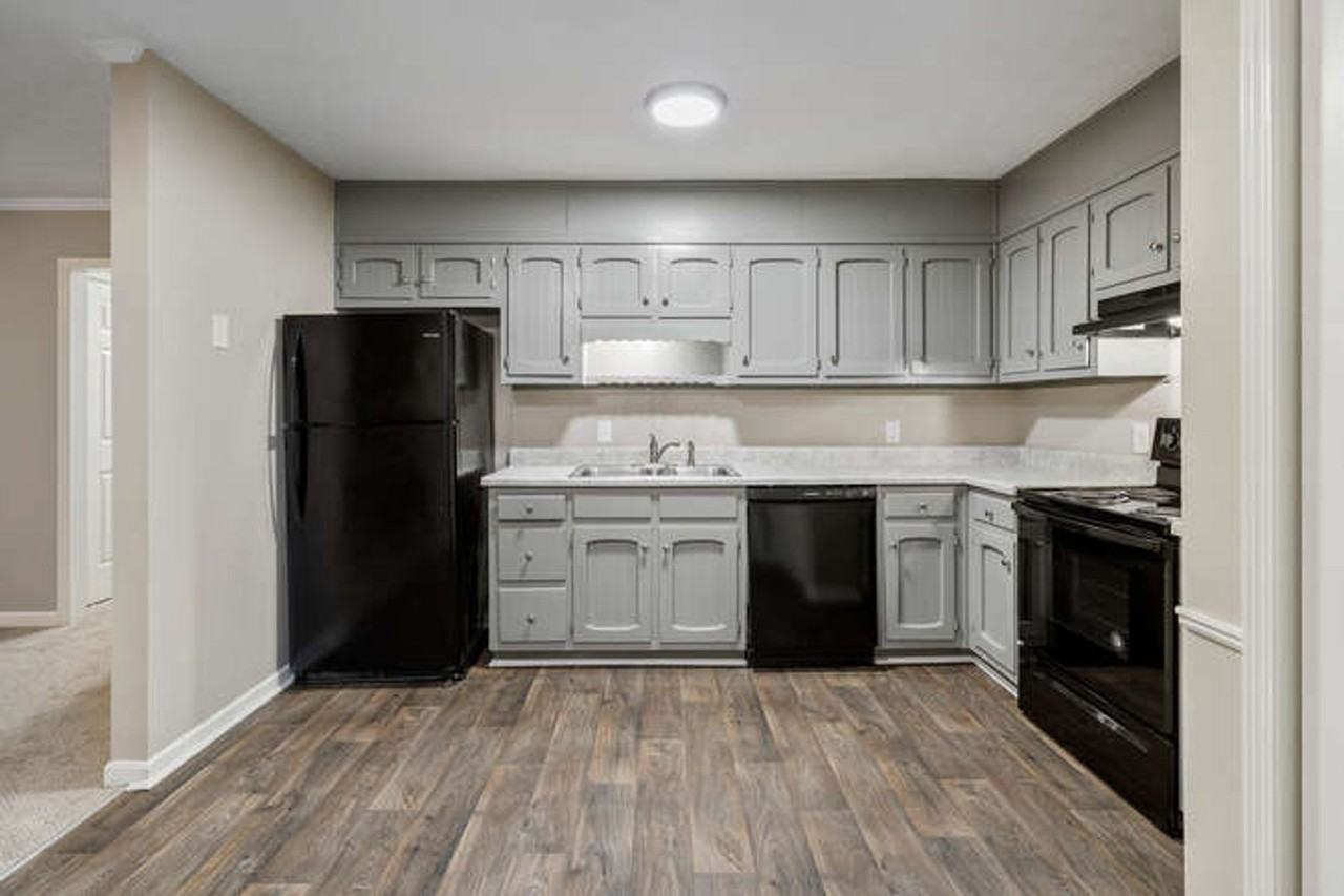 Governor's Court Apartments - Photo 4 of 16