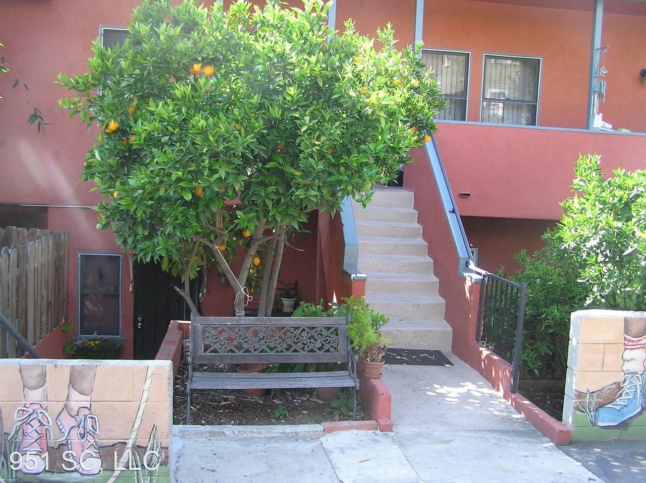 951-955 Hyperion Ave - Photo 3 of 12